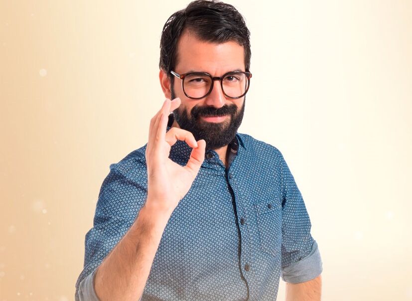 lelaki berpuas hati dengan pembesaran zakar dengan soda